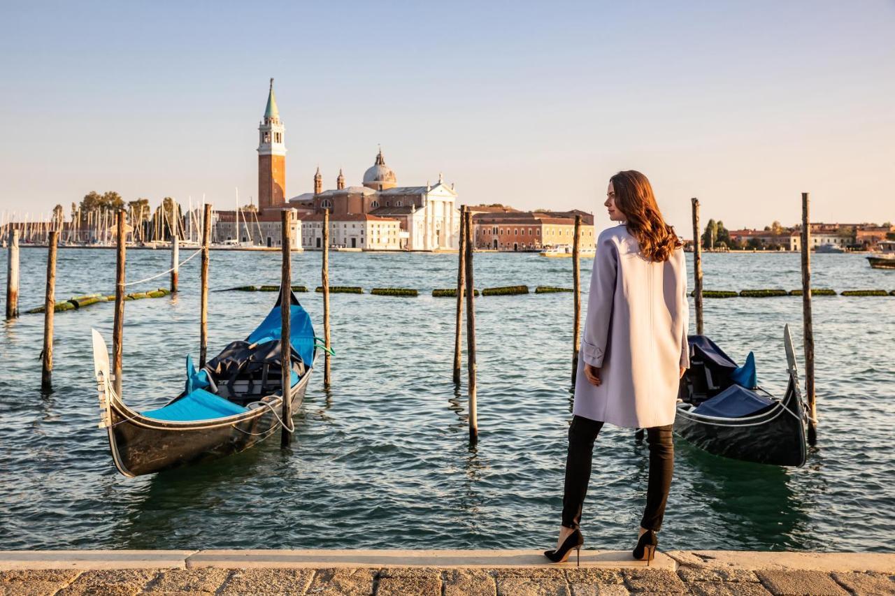 Baglioni Hotel Luna - The Leading Hotels Of The World Venezia Esterno foto Gondolas at the Canal Grande