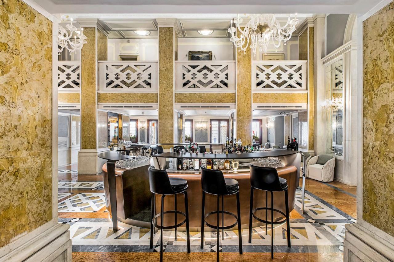 Baglioni Hotel Luna - The Leading Hotels Of The World Venezia Esterno foto The bar at the hotel