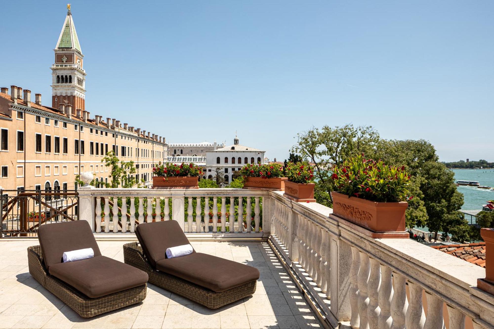 Baglioni Hotel Luna - The Leading Hotels Of The World Venezia Esterno foto The Hotel's rooftop
