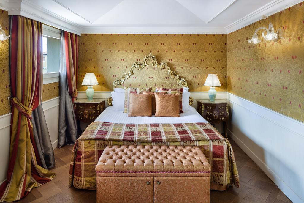 Baglioni Hotel Luna - The Leading Hotels Of The World Venezia Esterno foto A bedroom at the hotel